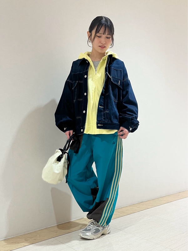 ラインパンツコーデ