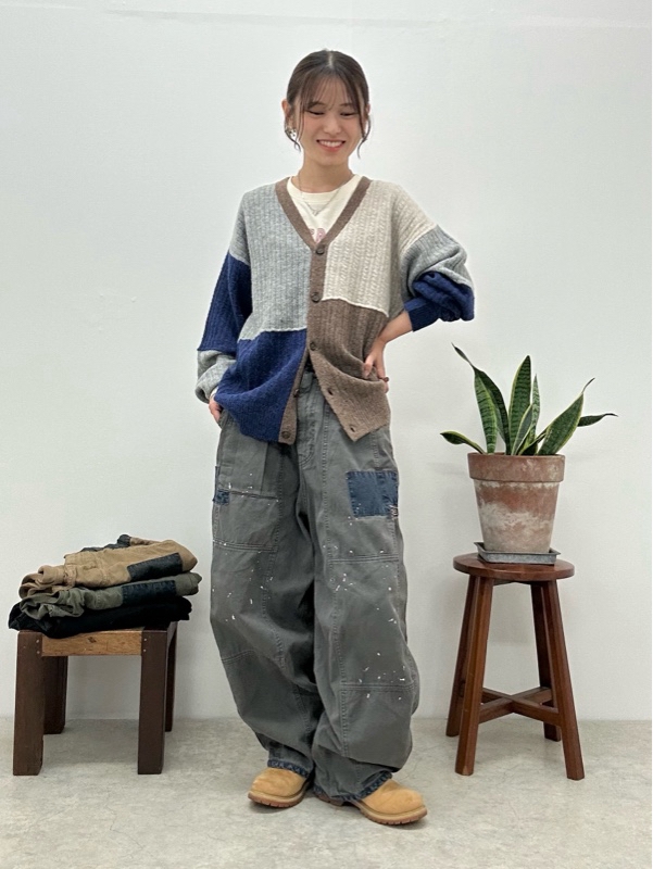 大人っぽく着こなすグレー