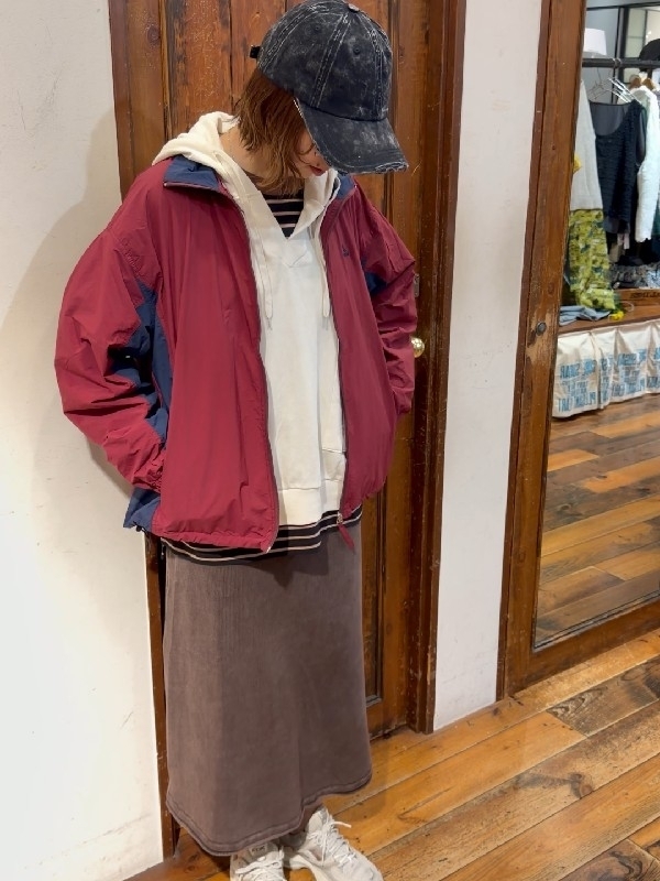 今年のトラックジャケットは赤！